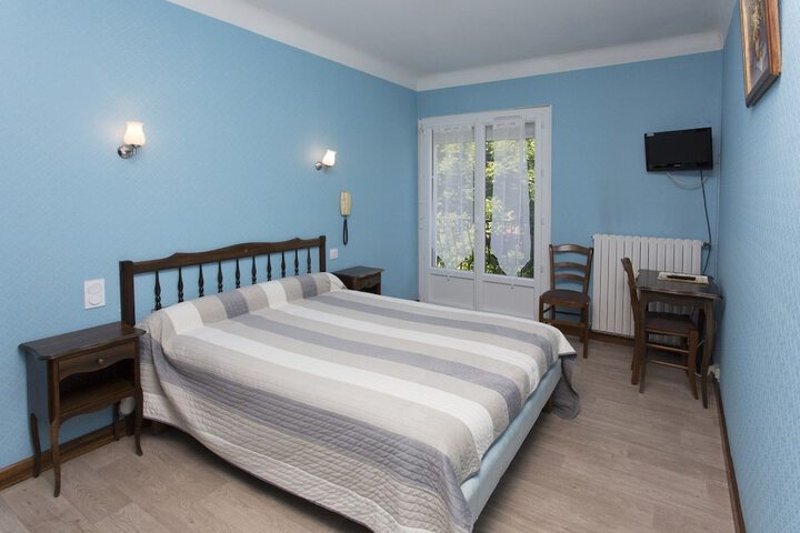 Room 2 of 9