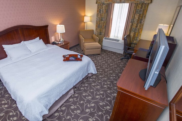 1 King Bed (6 of 12)