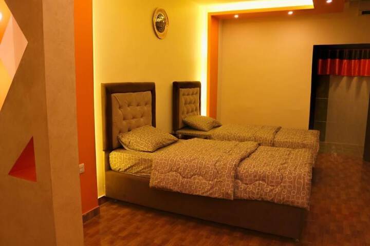 Room 5 of 33