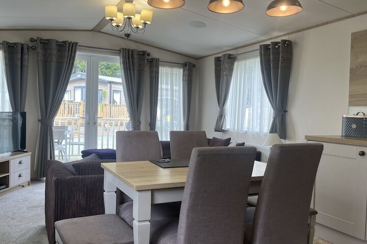 Immaculate 3-bed Lodge in Out Rawcliffe in Preston