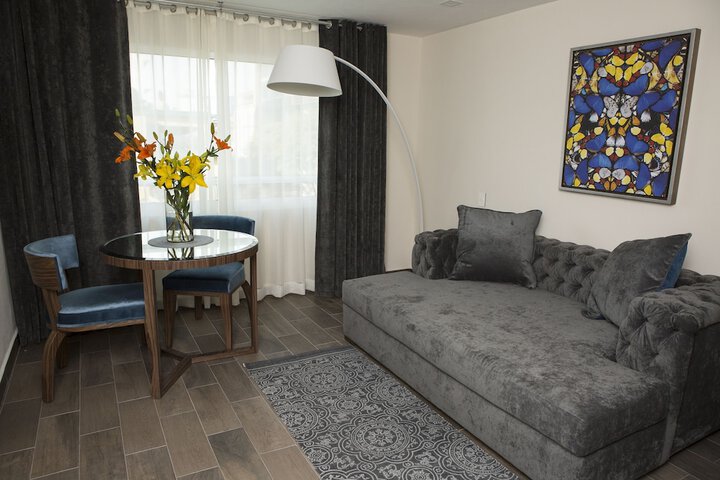 Room 10 of 68