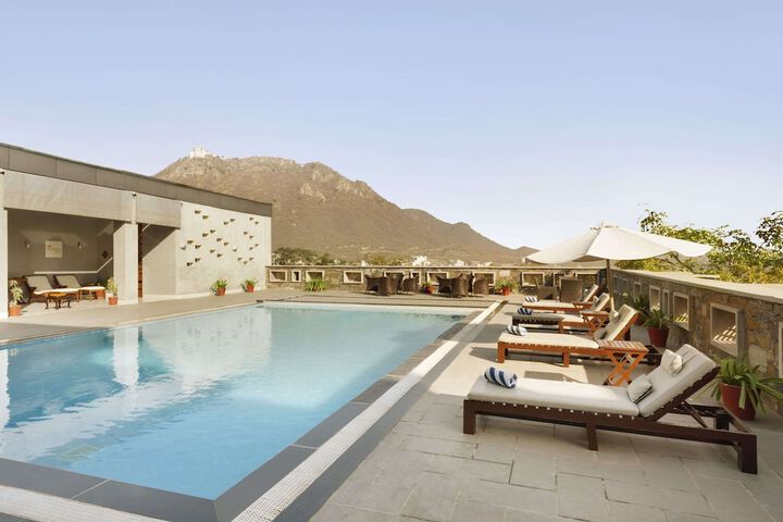 Pool 44 of 115