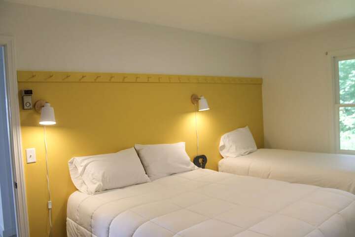 Room 25 of 107