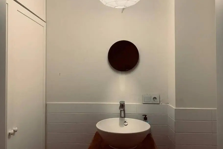 Room 10 of 16
