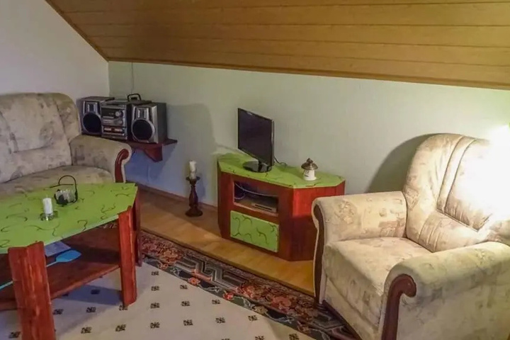 Room 2 of 6