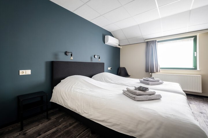 Room 7 of 34