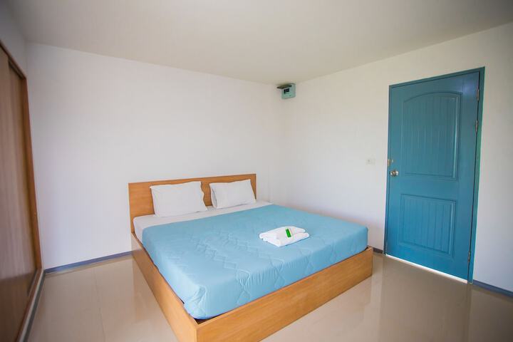 Room 4 of 43