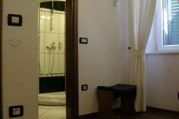 Room 34 of 95