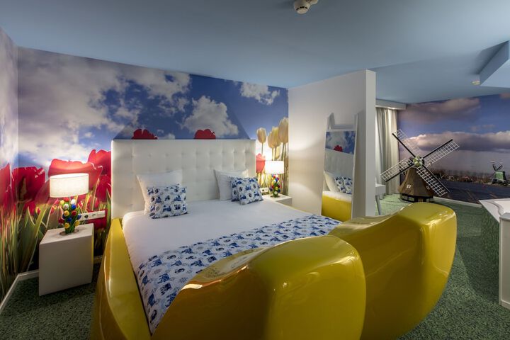 Room 5 of 115
