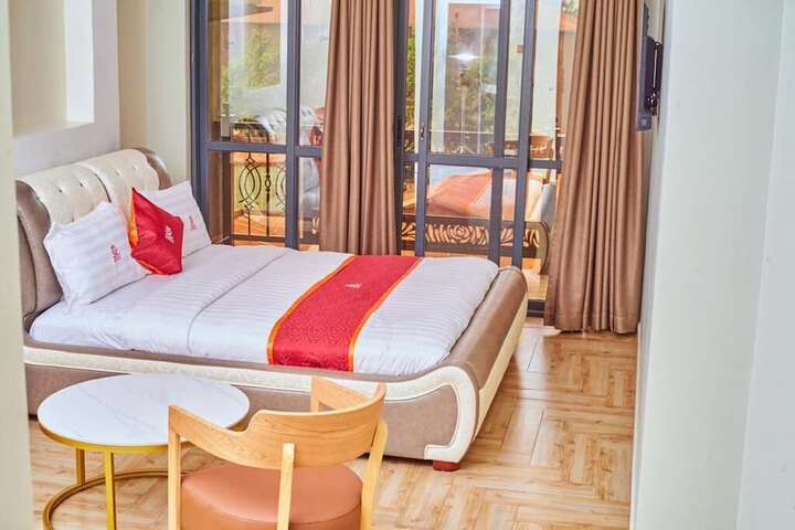 Room 3 of 44
