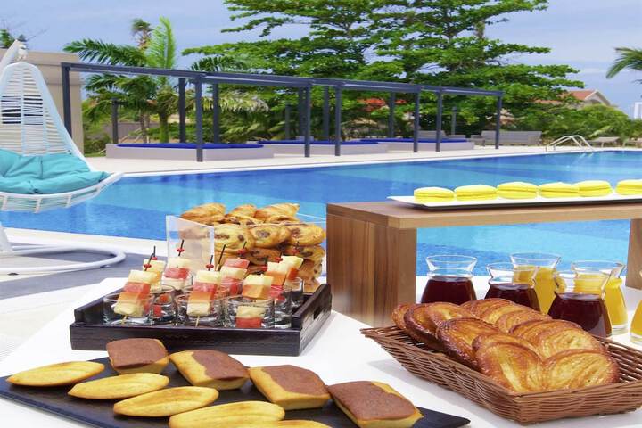 Pools & Facilities