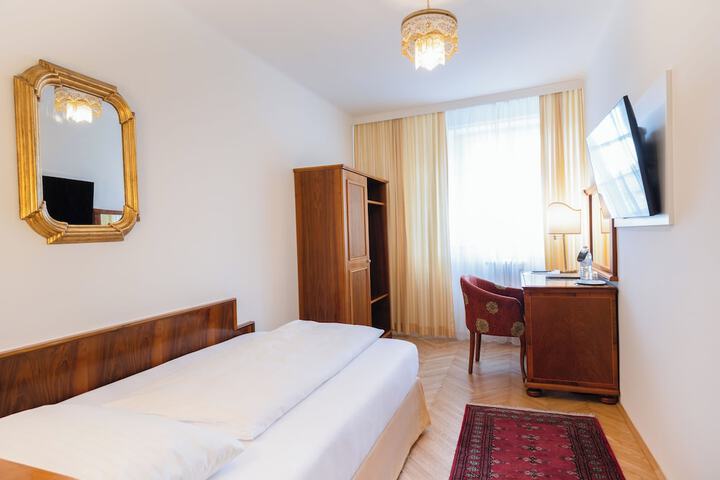 Room 13 of 62