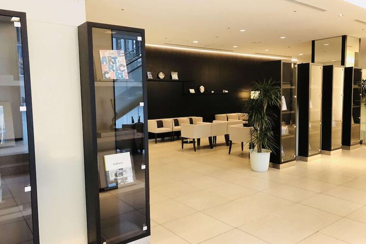 Entrance & Lobby