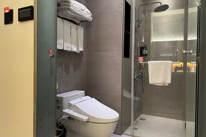 Room 45 of 49