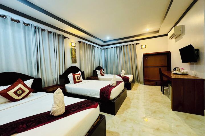 Room 8 of 30