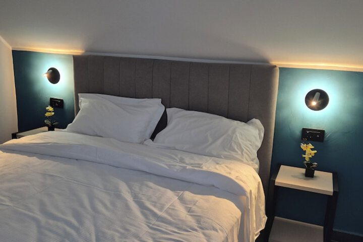 Room 8 of 13