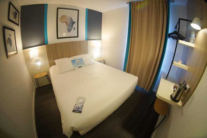 Room 16 of 66