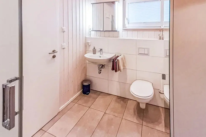 Room 10 of 19