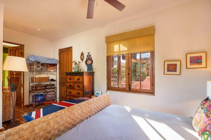 Room 2 of 27
