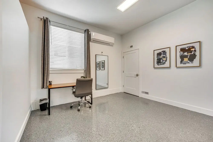 Room 11 of 22