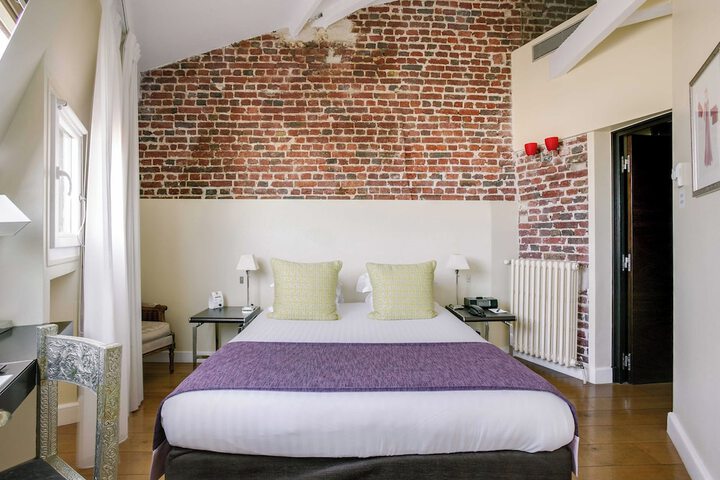 Room 25 of 63