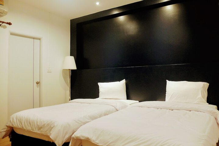 Room 11 of 27
