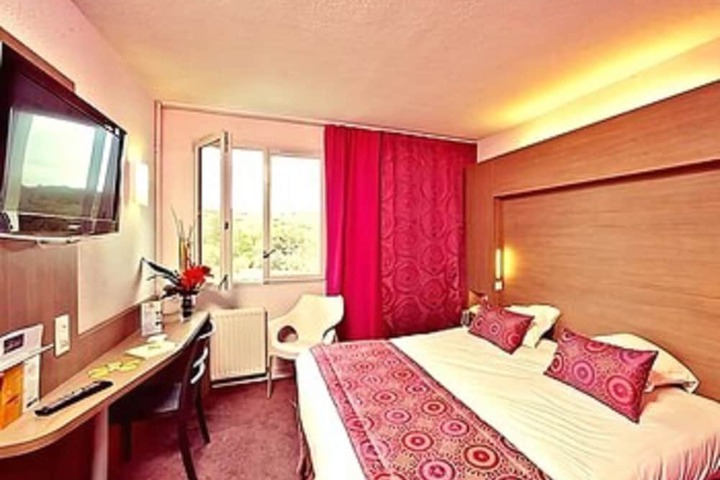 Room 6 of 44