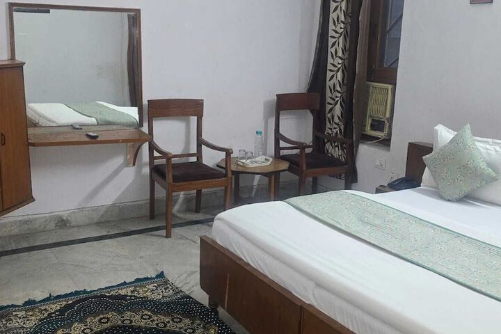 Room 15 of 33