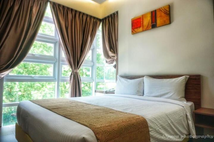Room 15 of 33