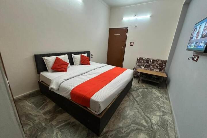 Room 3 of 8