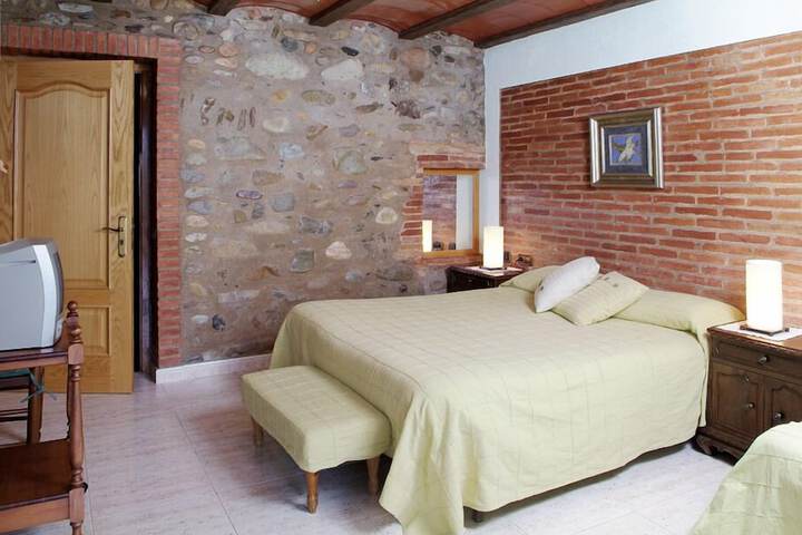 Room 9 of 28