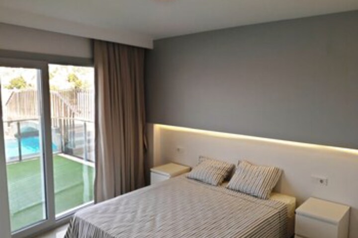 Room 4 of 4