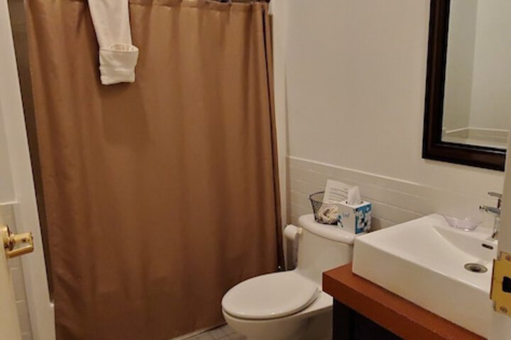 Room 153 of 206
