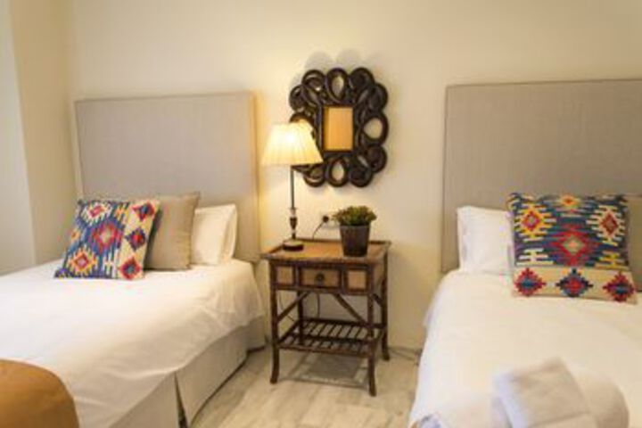 Room 42 of 211