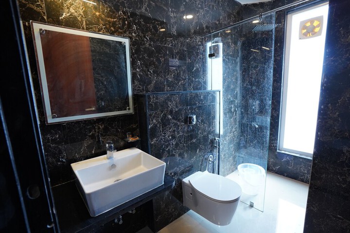 Room 9 of 15