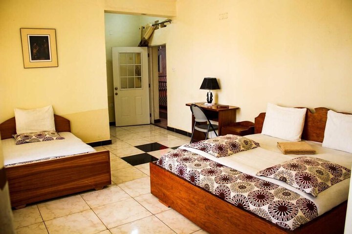 Room 2 of 28