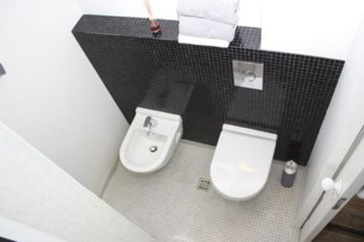 Room 4 of 34