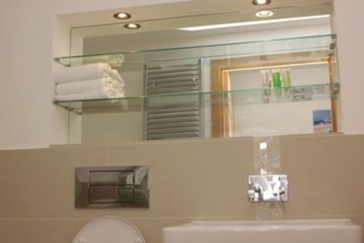 Room 5 of 30
