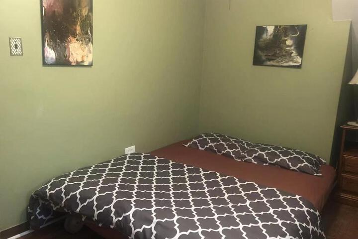 Room 4 of 11