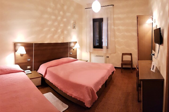 Room 7 of 28
