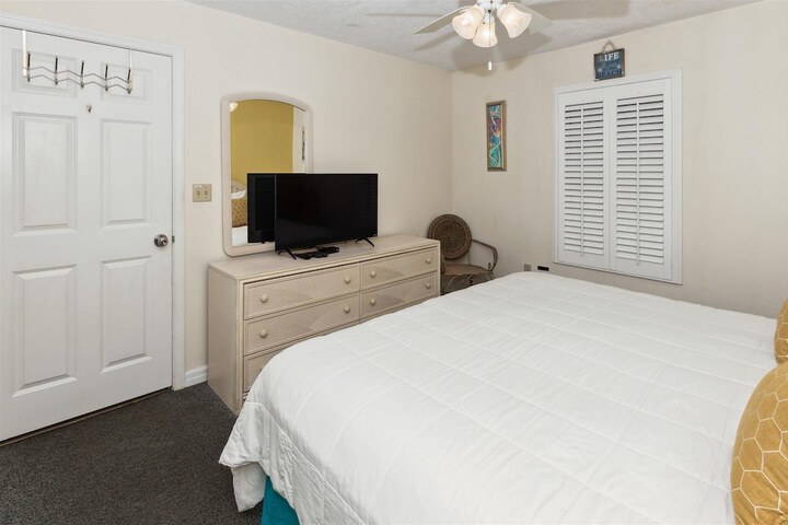 Room 6 of 82