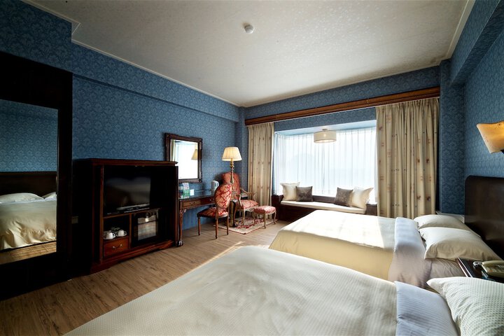 Room 15 of 93