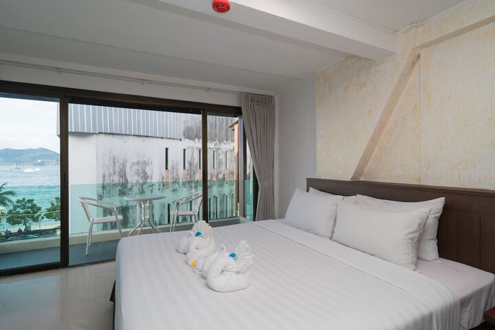 Room 42 of 102
