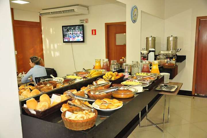 Dining 33 of 42