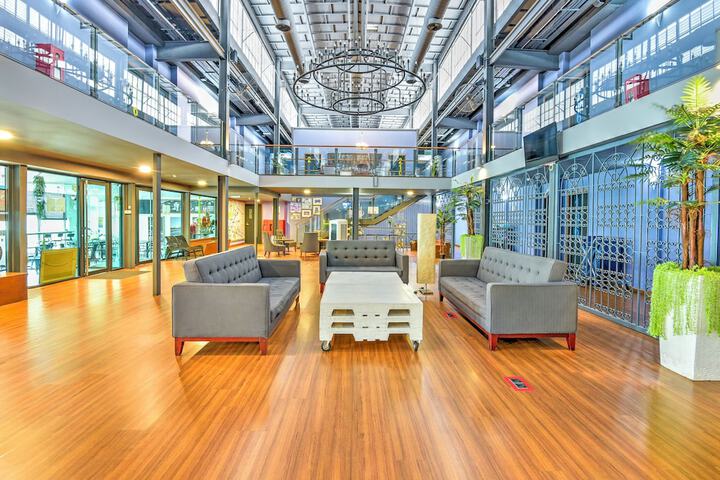 Entrance & Lobby