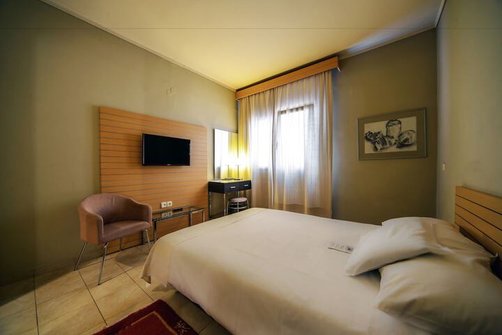Room 21 of 166