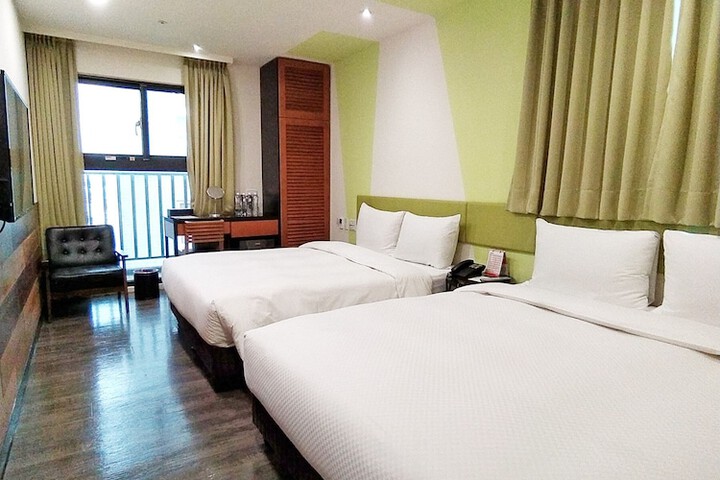 Room 6 of 68