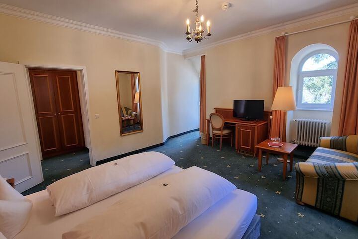 Room 27 of 79