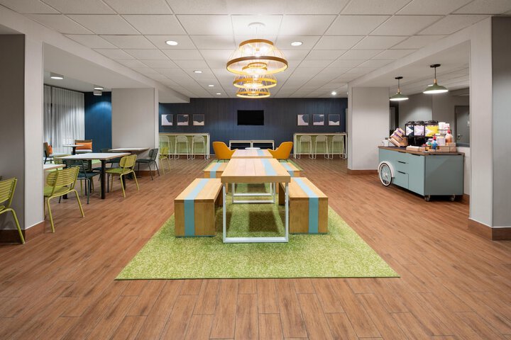 Entrance & Lobby