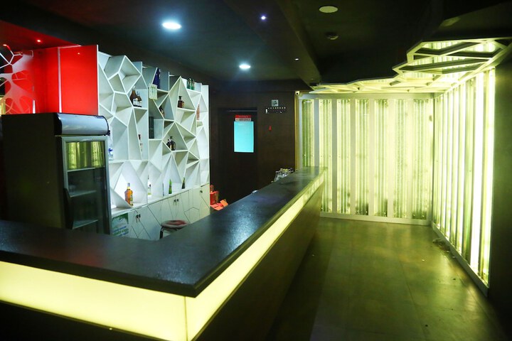 Lounge 79 of 93